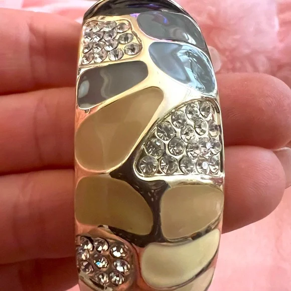 Gold Tone Geometric Shapes Bracelet w/ Rhinestones Black, Grey, & Cream Design - Picture 3 of 5